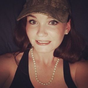 Meet your Posher, Eliesha